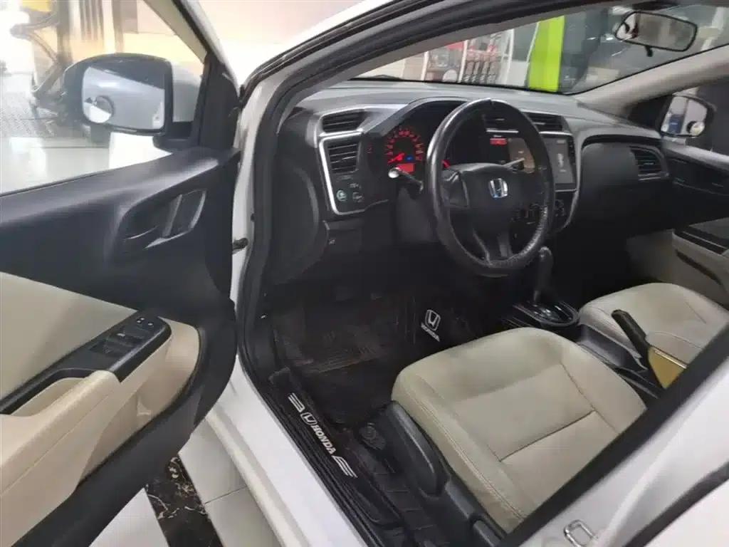 Honda City 2015 1.5L CVT Comfort Edition — миниатюра 16