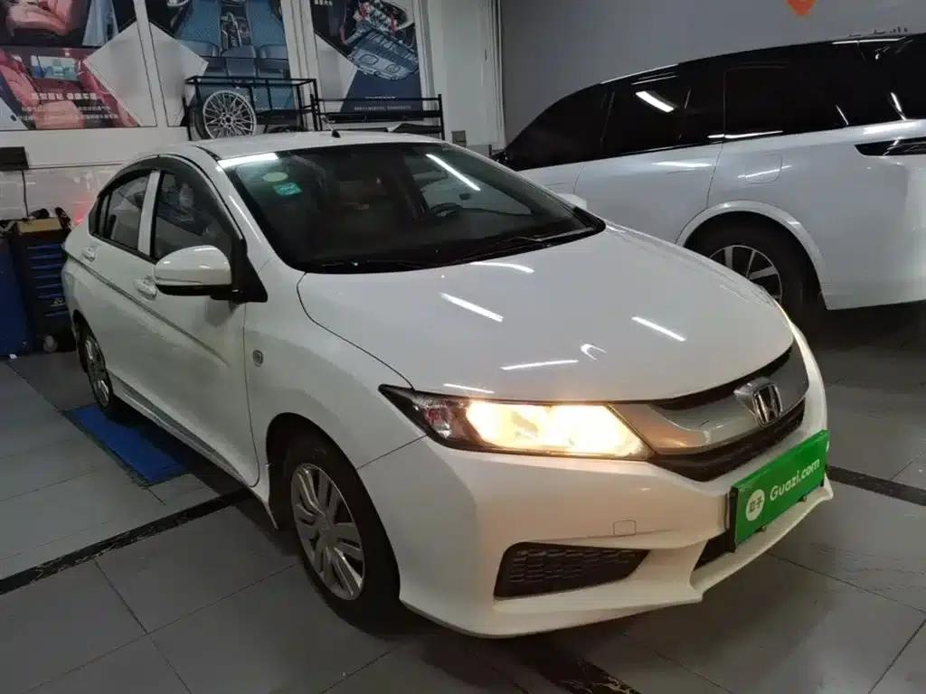 Honda City 2015 1.5L CVT Comfort Edition — миниатюра 4