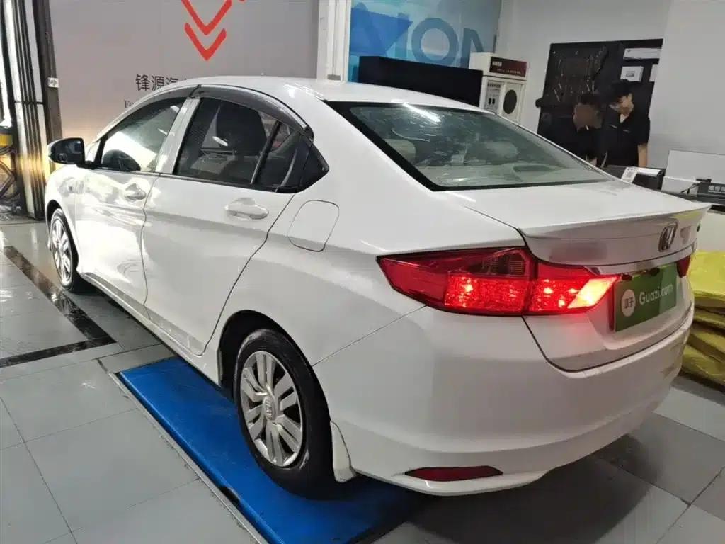 Honda City 2015 1.5L CVT Comfort Edition — миниатюра 5