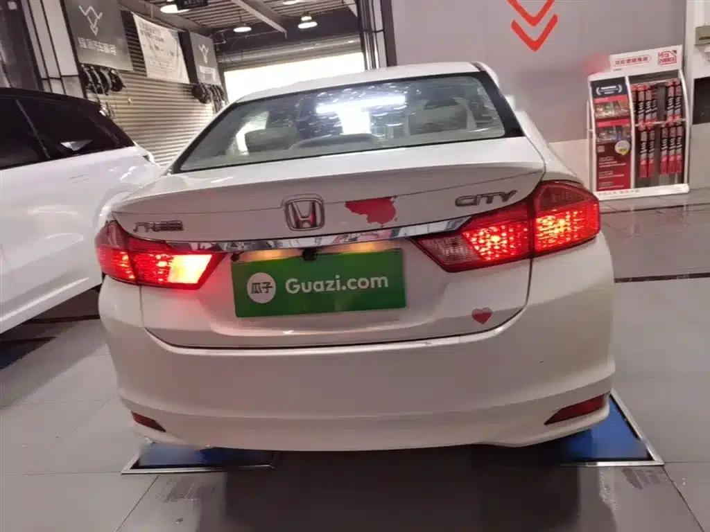 Honda City 2015 1.5L CVT Comfort Edition — миниатюра 6