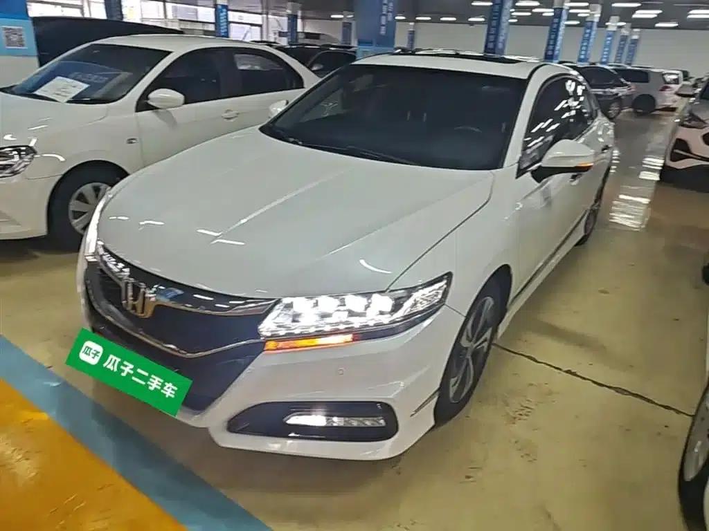 Spirior 2017 2.4L Luxury Edition — миниатюра 1
