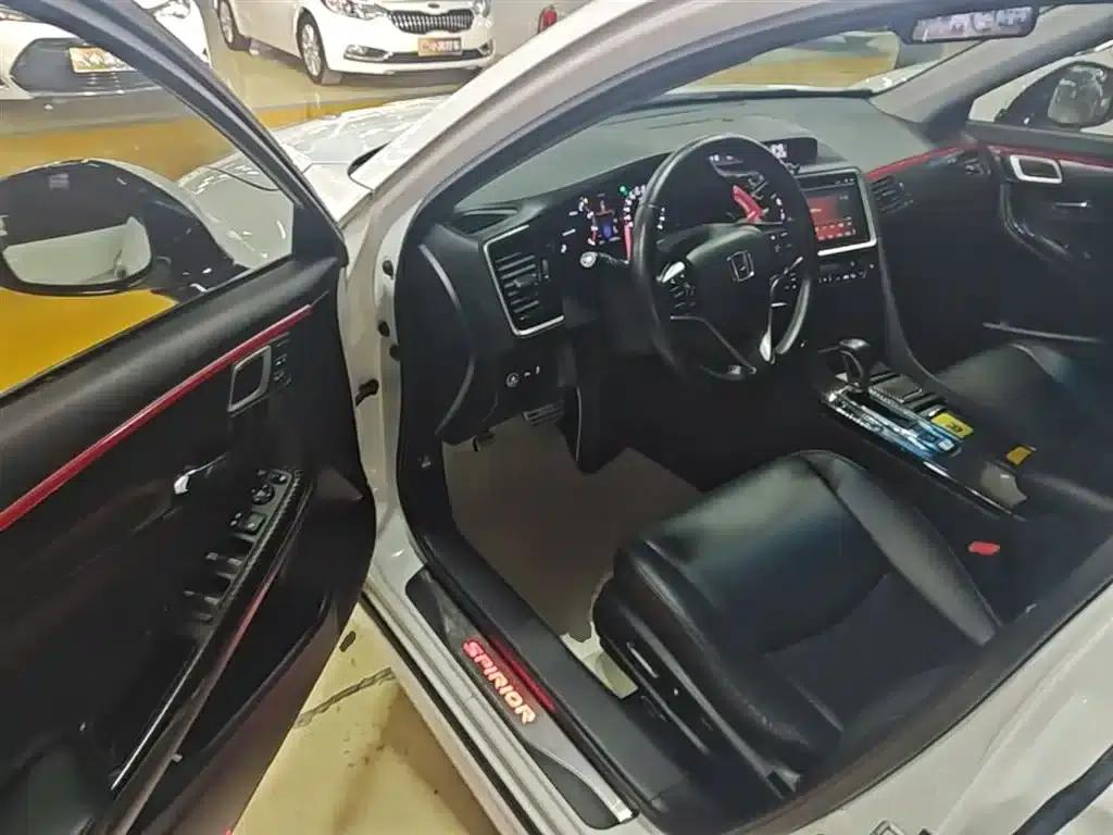 Spirior 2017 2.4L Luxury Edition — миниатюра 16