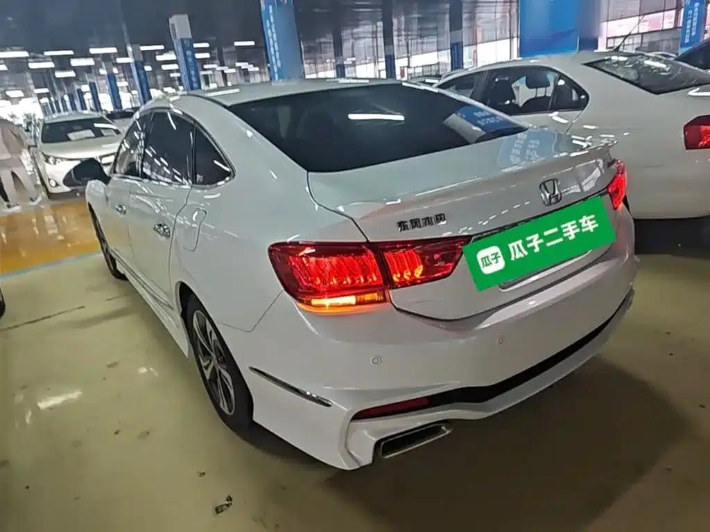 Spirior 2017 2.4L Luxury Edition — миниатюра 5