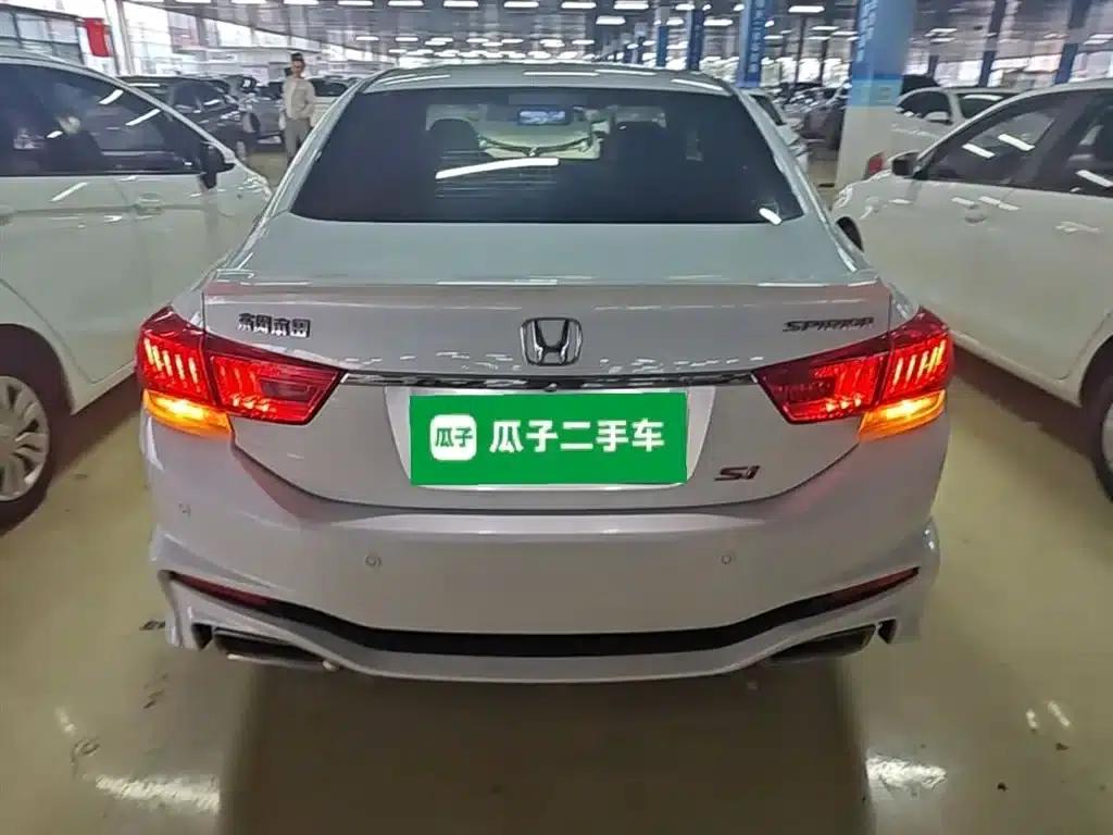 Spirior 2017 2.4L Luxury Edition — миниатюра 6