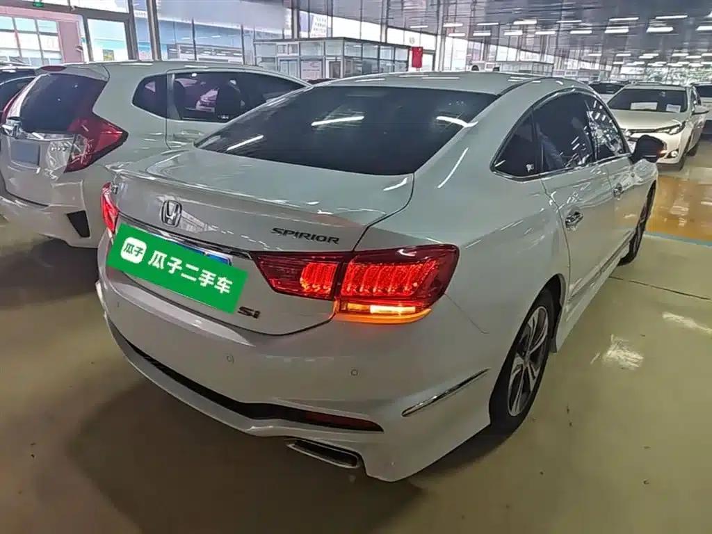 Spirior 2017 2.4L Luxury Edition — миниатюра 7