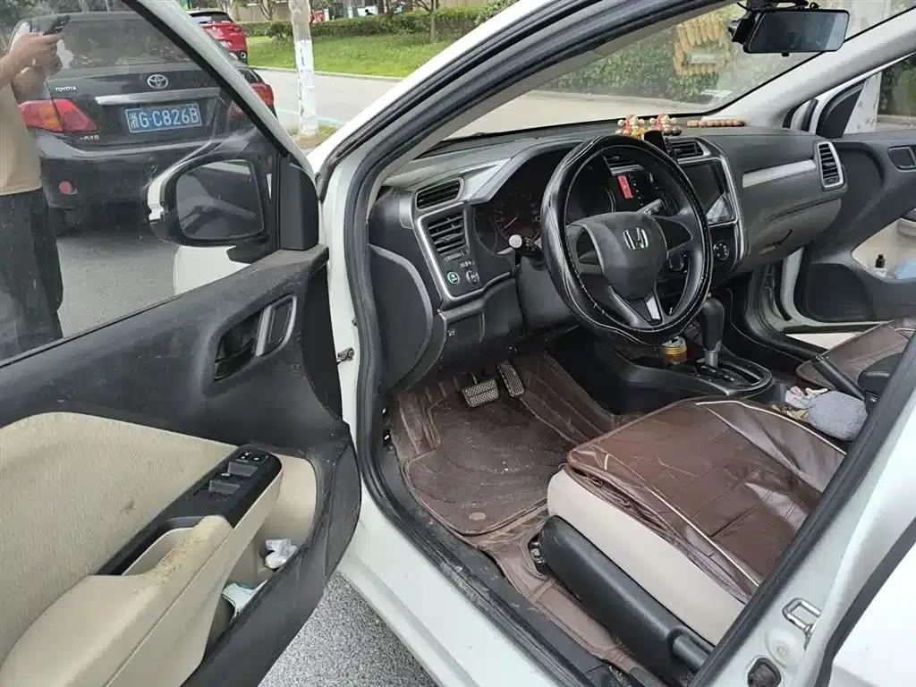 2016 Honda Greiz 1.5L CVT Classic Edition — миниатюра 13