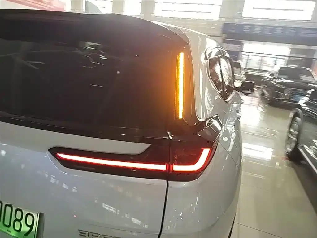 2022 Honda Breeze e:PHEV Premium Edition — миниатюра 8
