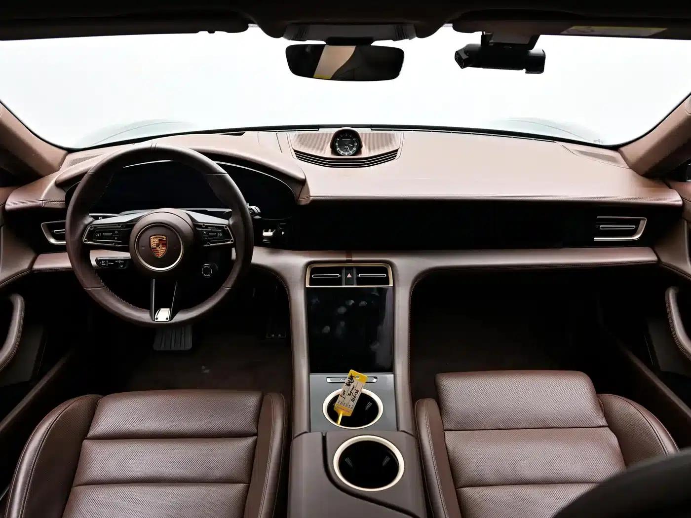Taycan 2025 Taycan 4 Cross Turismo — миниатюра 6