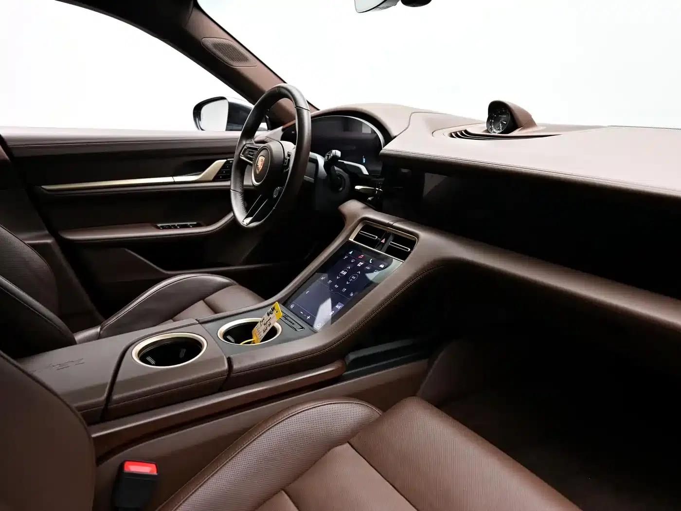 Taycan 2025 Taycan 4 Cross Turismo — миниатюра 7