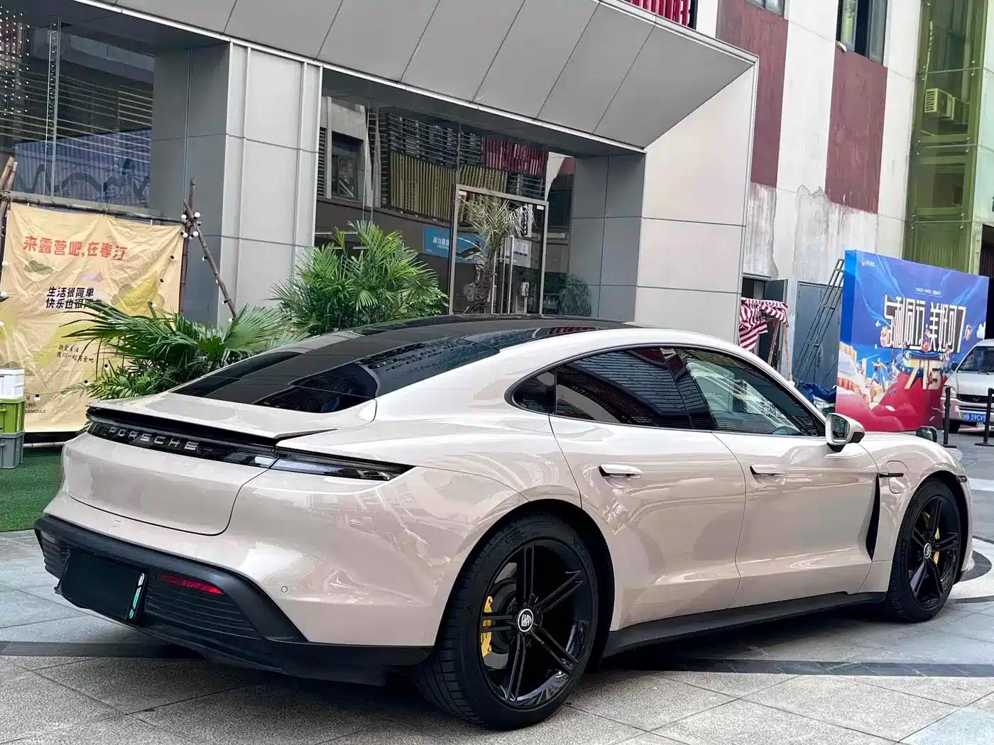 2020 Taycan — миниатюра 13