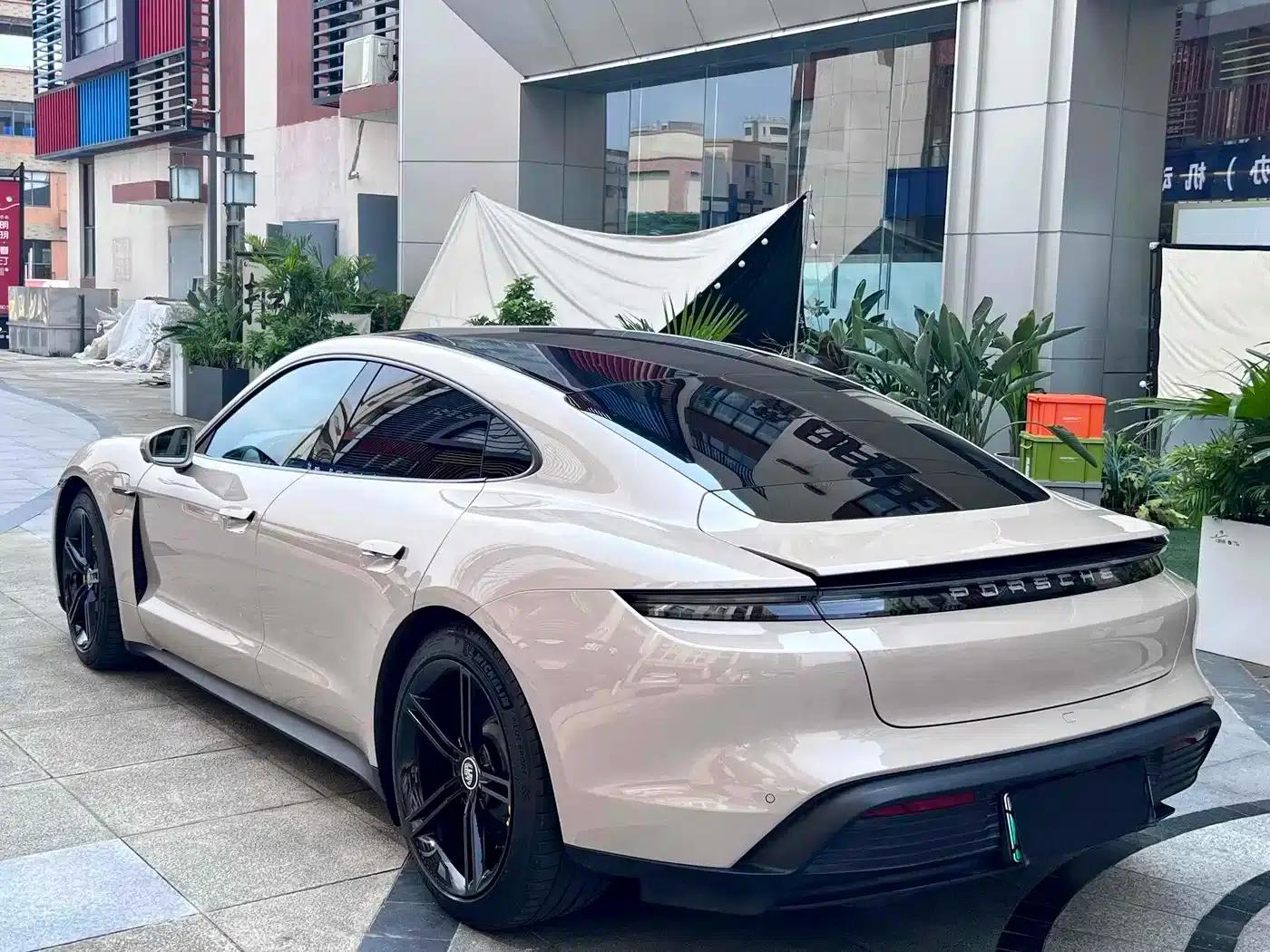 2020 Taycan — миниатюра 15