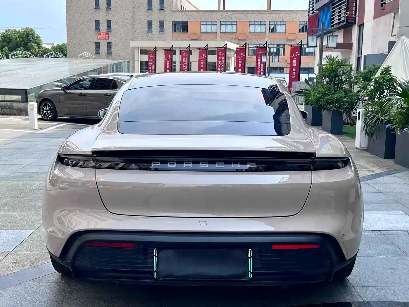 2020 Taycan — миниатюра 16