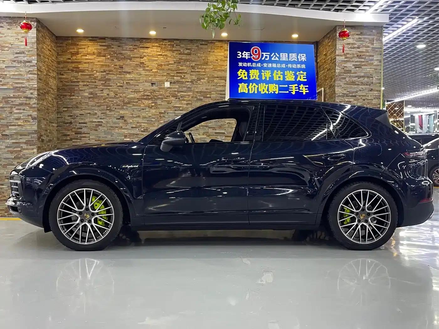 2022 Cayenne E-Hybrid 2.0T Platinum Edition — миниатюра 3