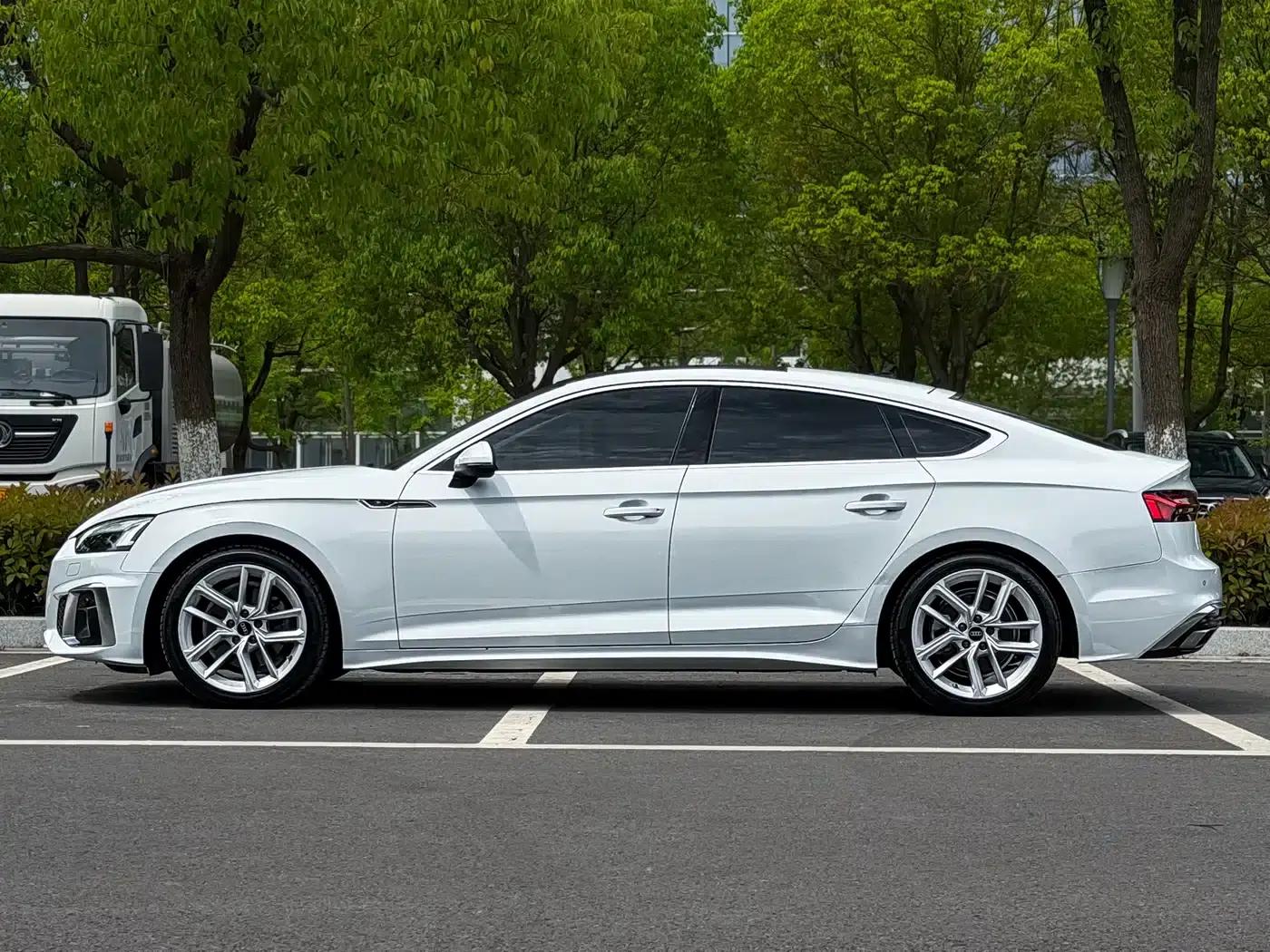 2023 Audi A5 Sportback 40 TFSI (Imported) - Fashionable and Dynamic Model — миниатюра 4