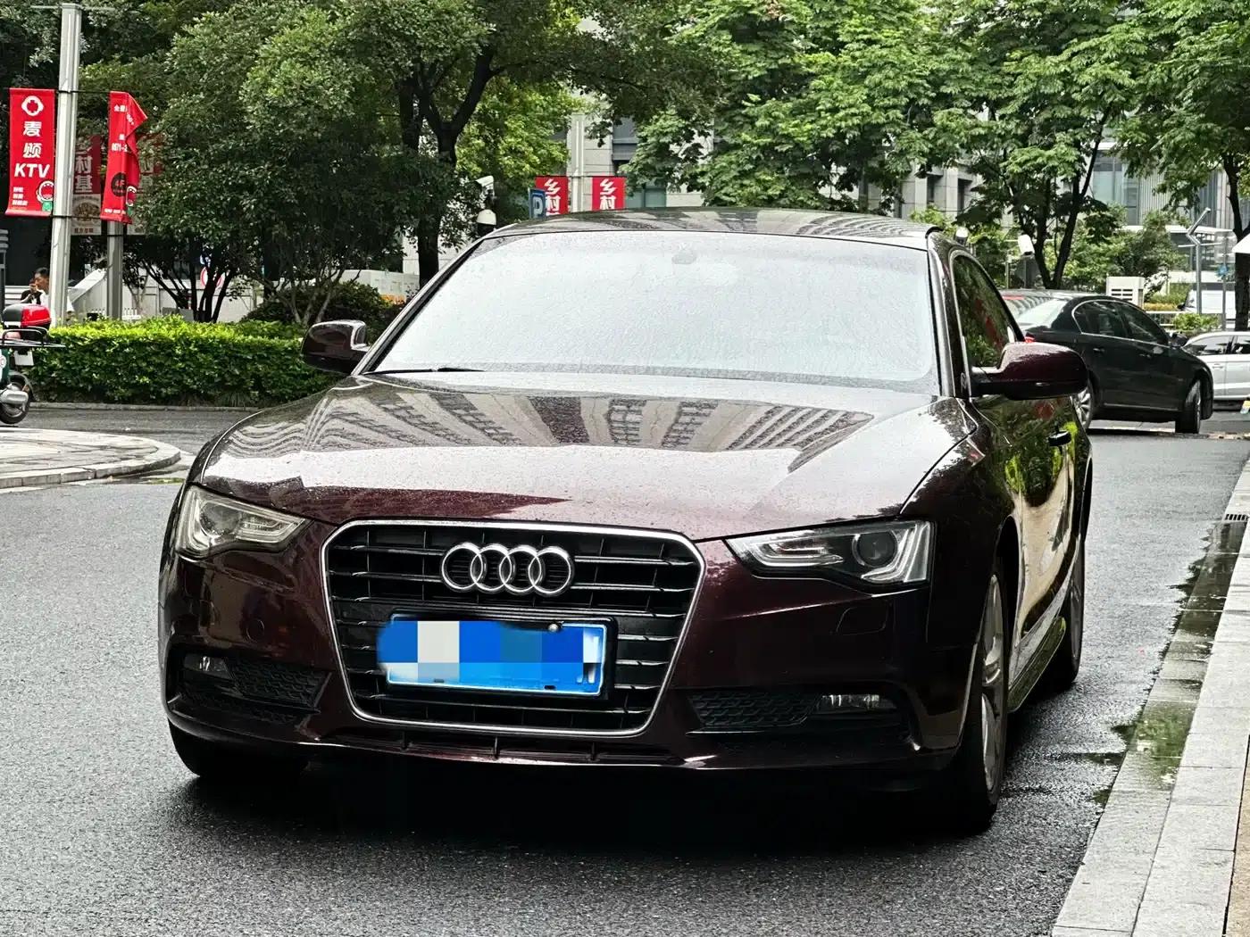 2010 Audi A5 Imported Model 2.0TFSI Coupe — миниатюра 1