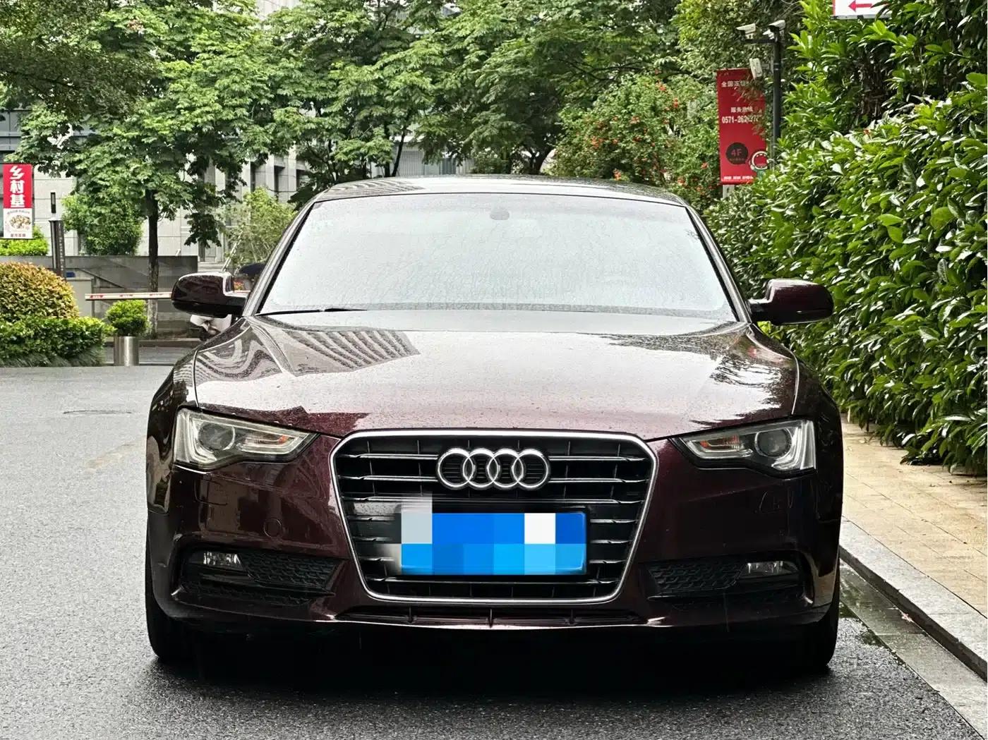 2010 Audi A5 Imported Model 2.0TFSI Coupe — миниатюра 2