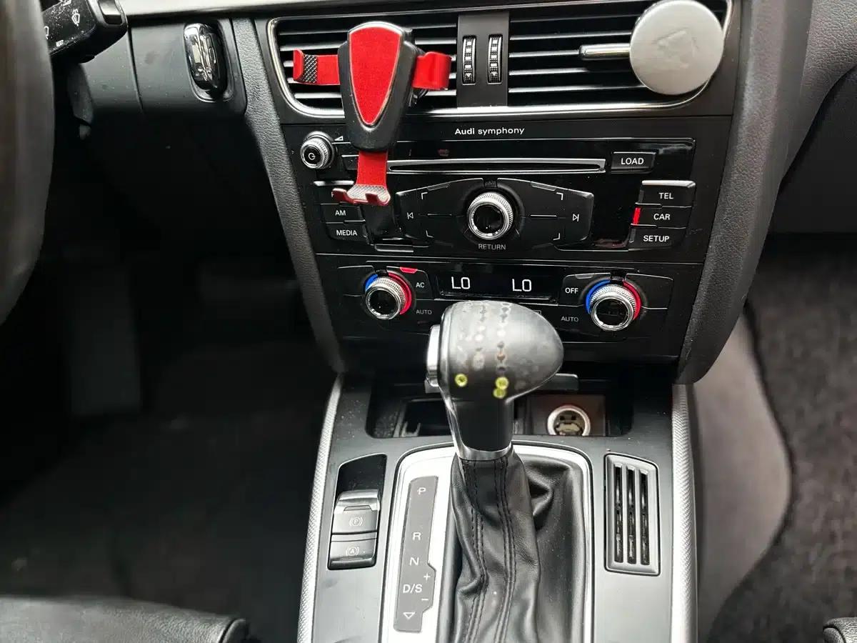 2010 Audi A5 Imported Model 2.0TFSI Coupe — миниатюра 11