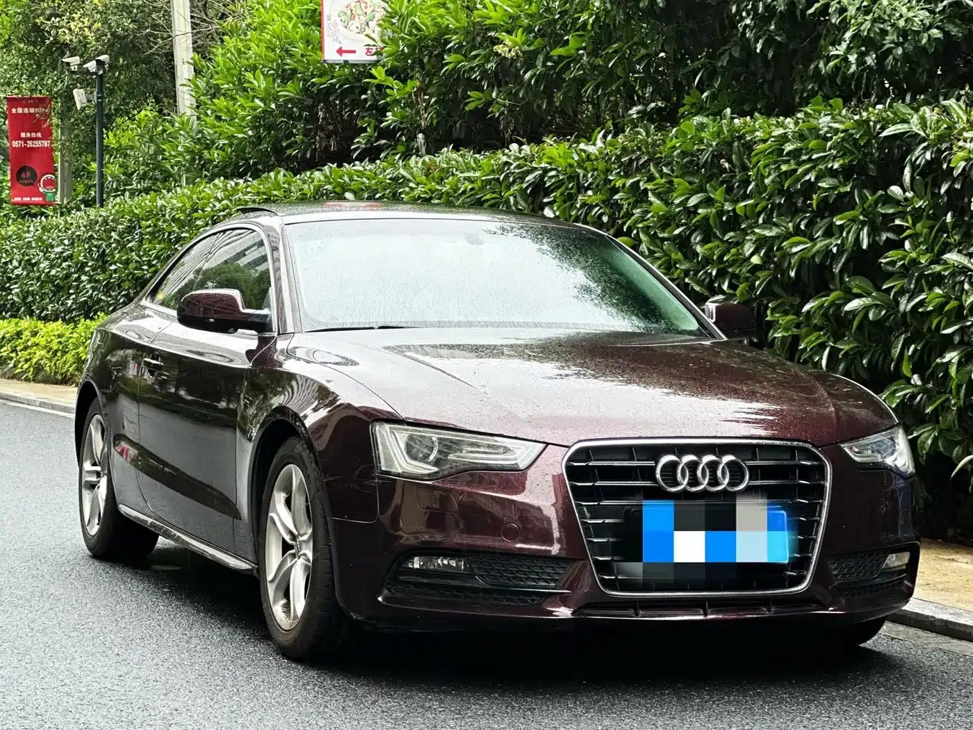 2010 Audi A5 Imported Model 2.0TFSI Coupe — миниатюра 3