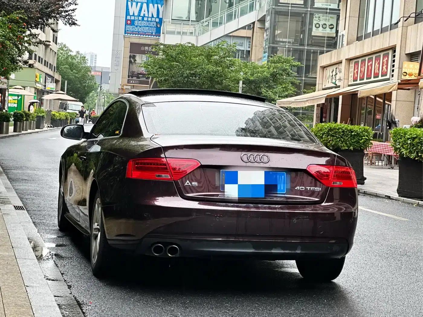 2010 Audi A5 Imported Model 2.0TFSI Coupe — миниатюра 4