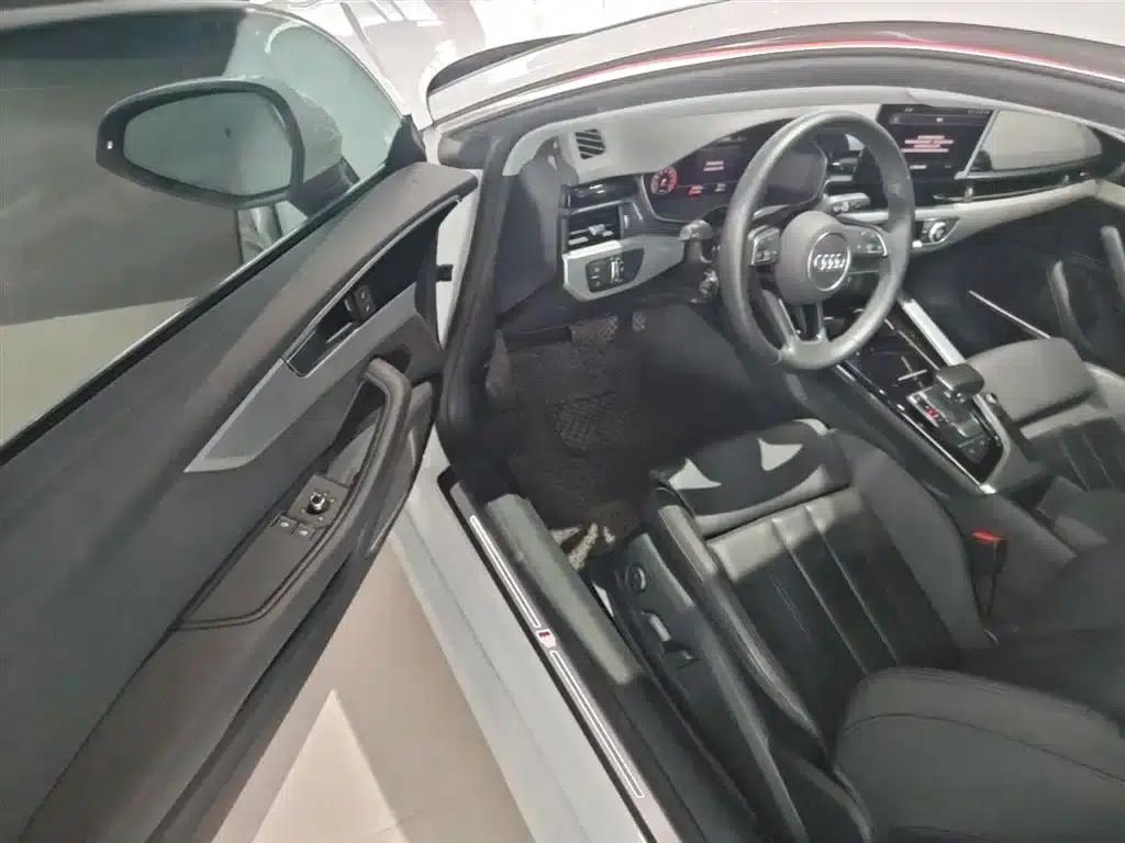 2024 Audi A5 Imported Coupe 40 TFSI Fashionable and Dynamic Model — миниатюра 16