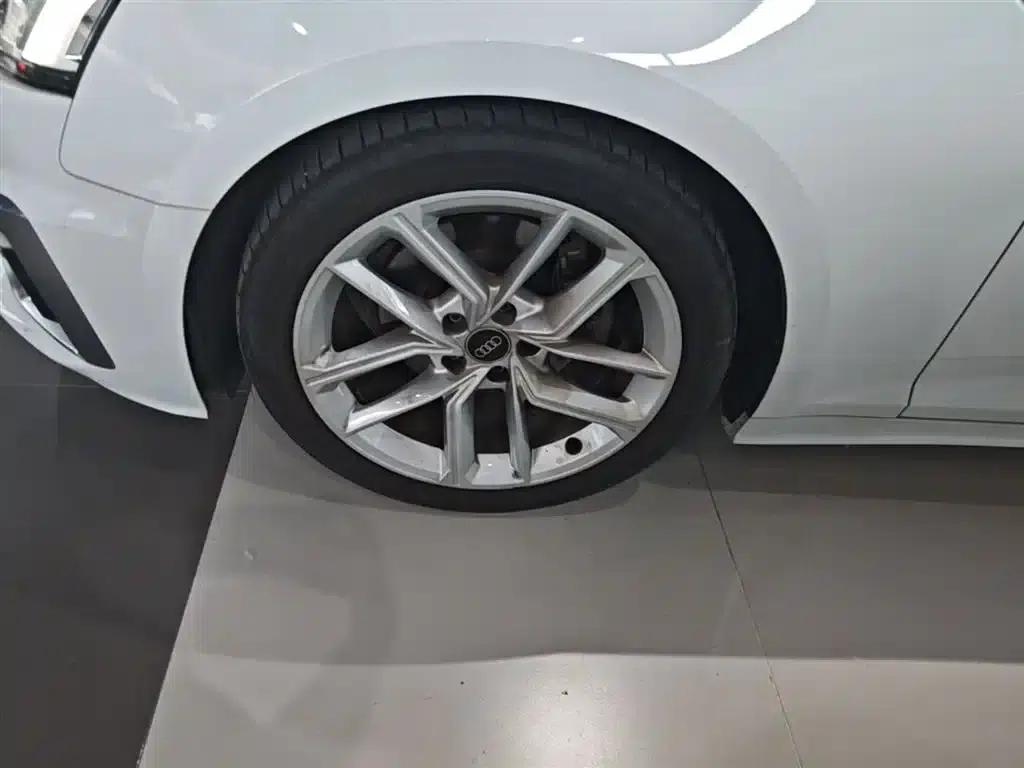 2024 Audi A5 Imported Coupe 40 TFSI Fashionable and Dynamic Model — миниатюра 23