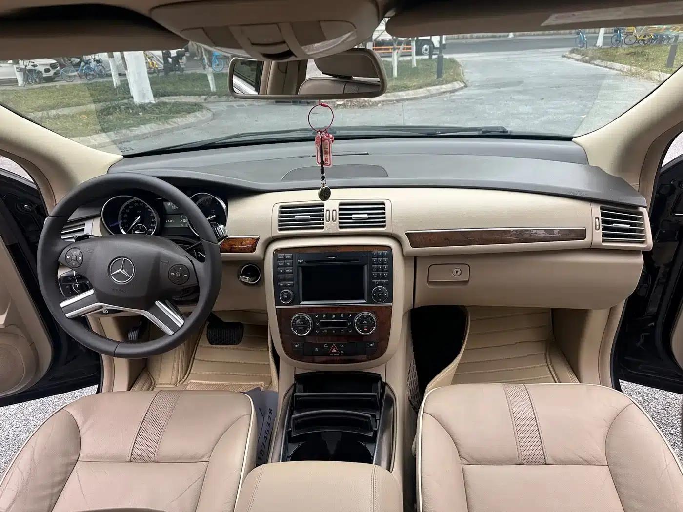 2011 Mercedes-Benz R-Class R 350 L 4MATIC — миниатюра 15