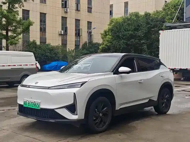 Dongfeng Fengshen L7 2025 Model, 205km Long Range Enjoyable Edition