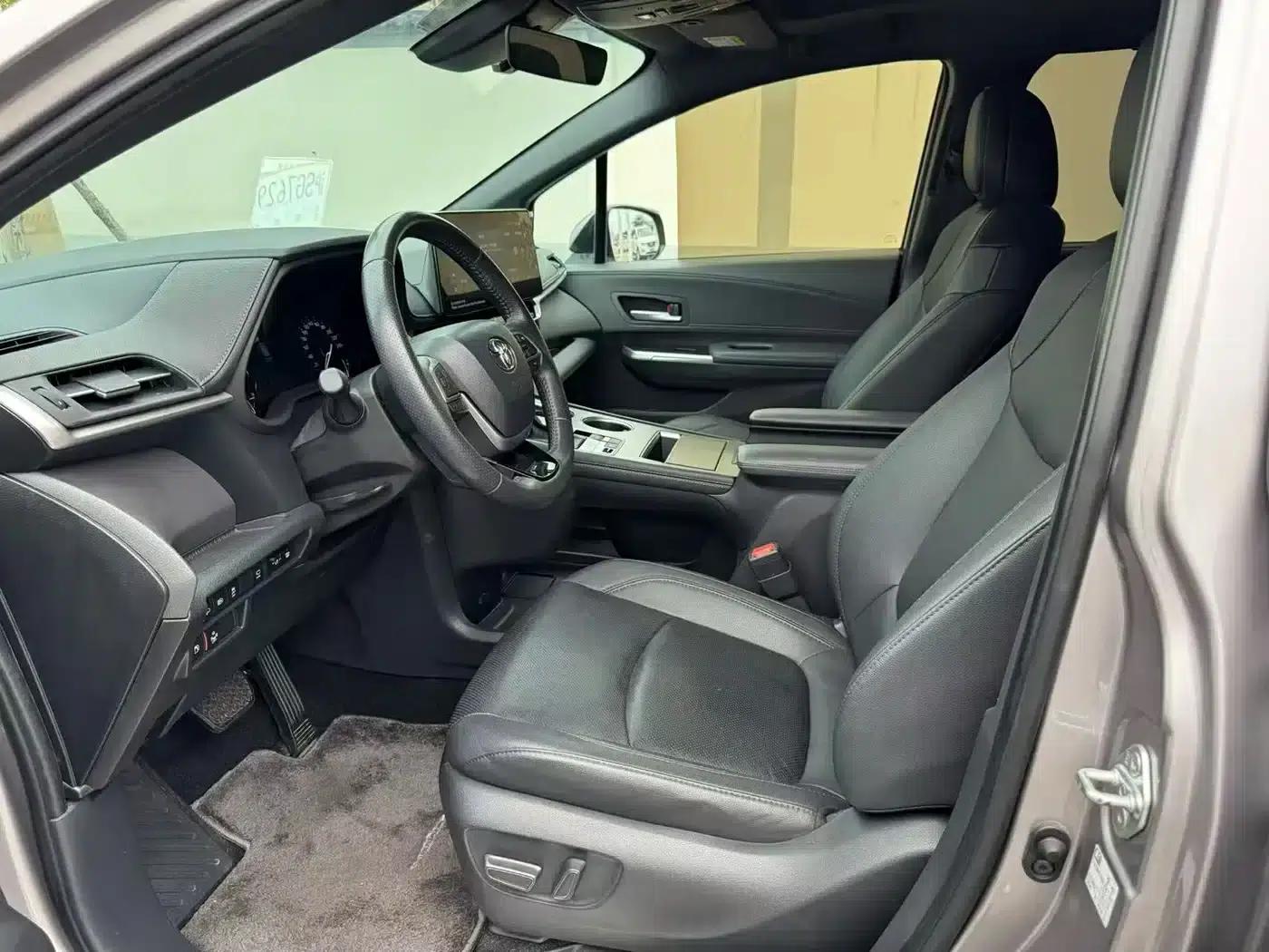 2024 Sienna 2.5L Hybrid Premium Edition — миниатюра 4