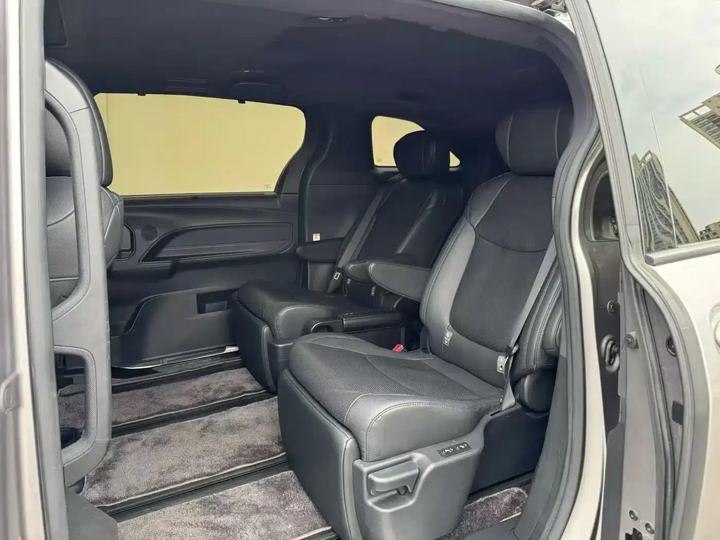 2024 Sienna 2.5L Hybrid Premium Edition — миниатюра 5