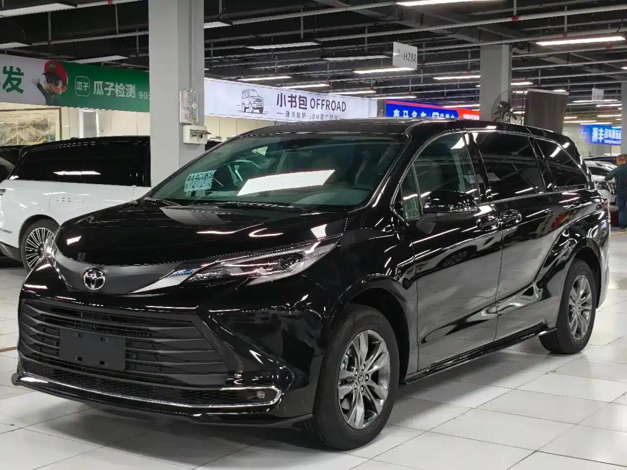 2026 Sienna 2.5L Hybrid 2WD Comfort Edition — миниатюра 1