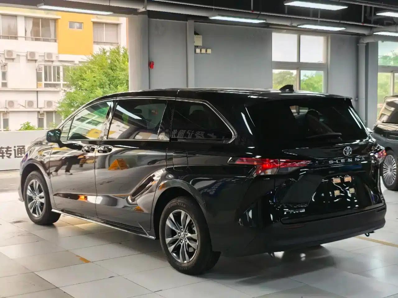 2026 Sienna 2.5L Hybrid 2WD Comfort Edition — миниатюра 13