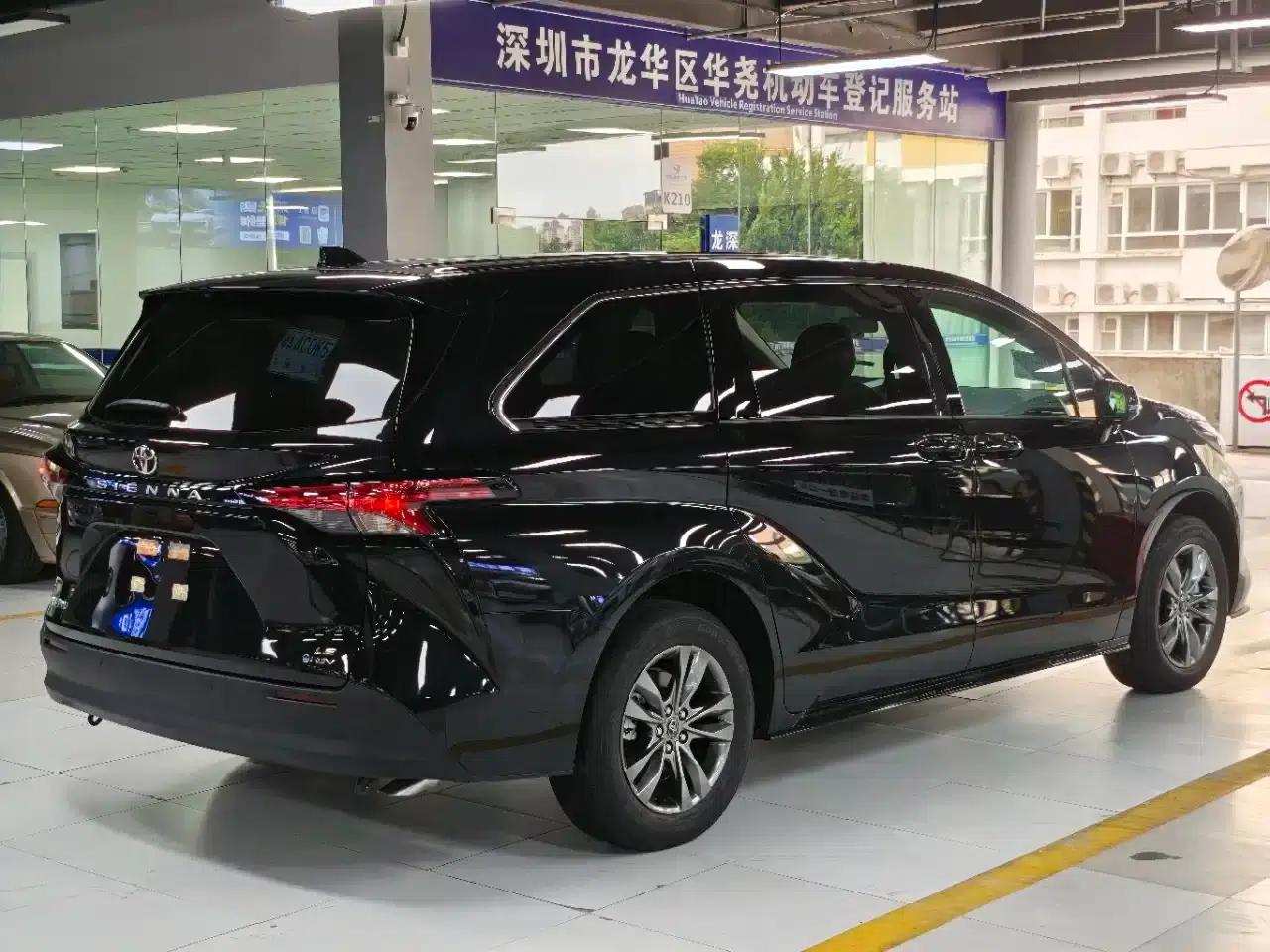 2026 Sienna 2.5L Hybrid 2WD Comfort Edition — миниатюра 15