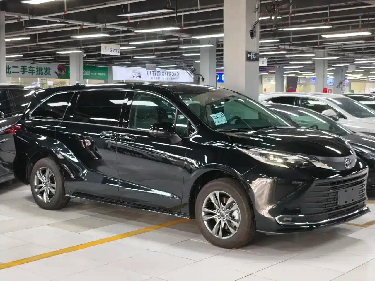 2026 Sienna 2.5L Hybrid 2WD Comfort Edition — миниатюра 3