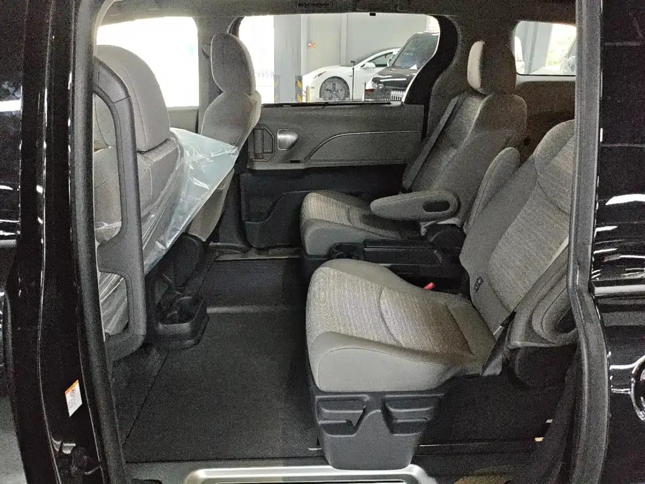 2026 Sienna 2.5L Hybrid 2WD Comfort Edition — миниатюра 6