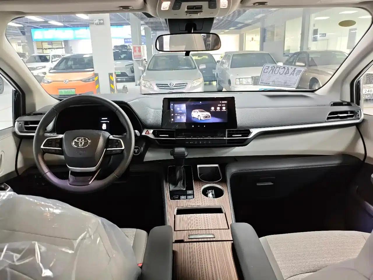 2026 Sienna 2.5L Hybrid 2WD Comfort Edition — миниатюра 8