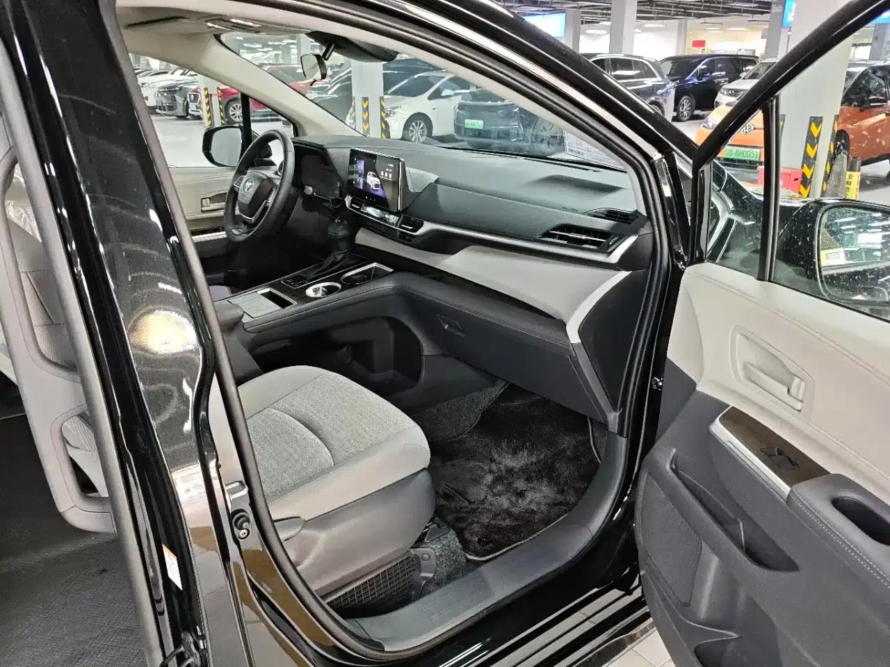 2026 Sienna 2.5L Hybrid 2WD Comfort Edition — миниатюра 9