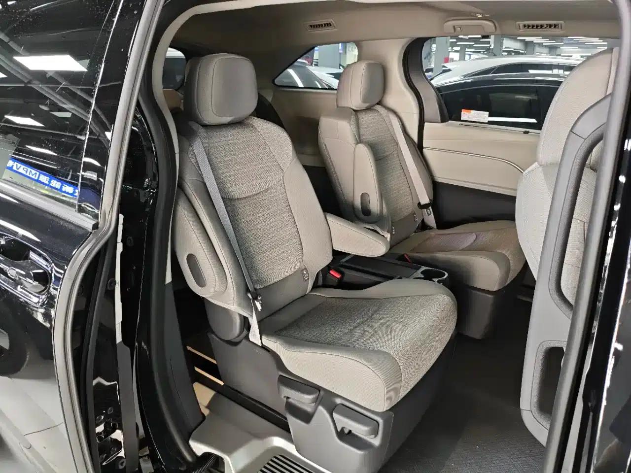 2026 Sienna 2.5L Hybrid 2WD Comfort Edition — миниатюра 10