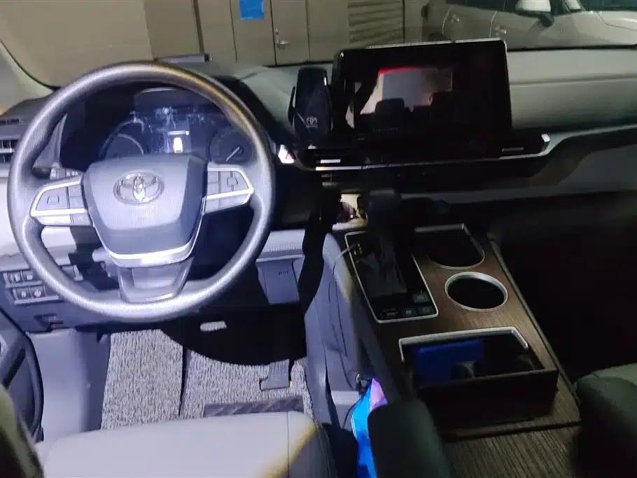 2023 Sienna 2.5L Hybrid Comfort Edition — миниатюра 12