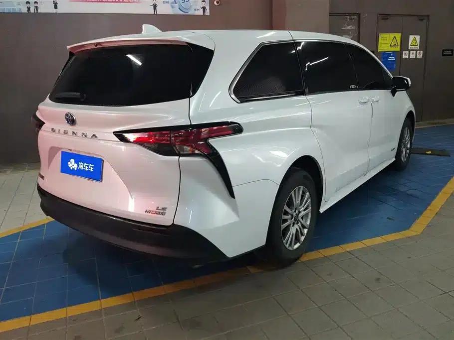 2023 Sienna 2.5L Hybrid Comfort Edition — миниатюра 3
