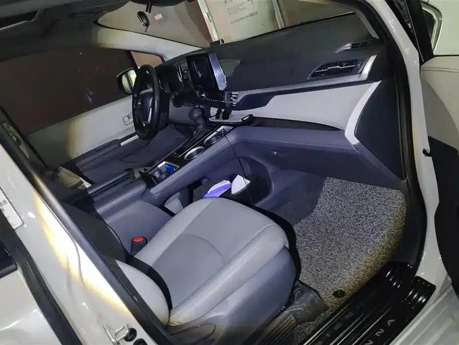 2023 Sienna 2.5L Hybrid Comfort Edition — миниатюра 8