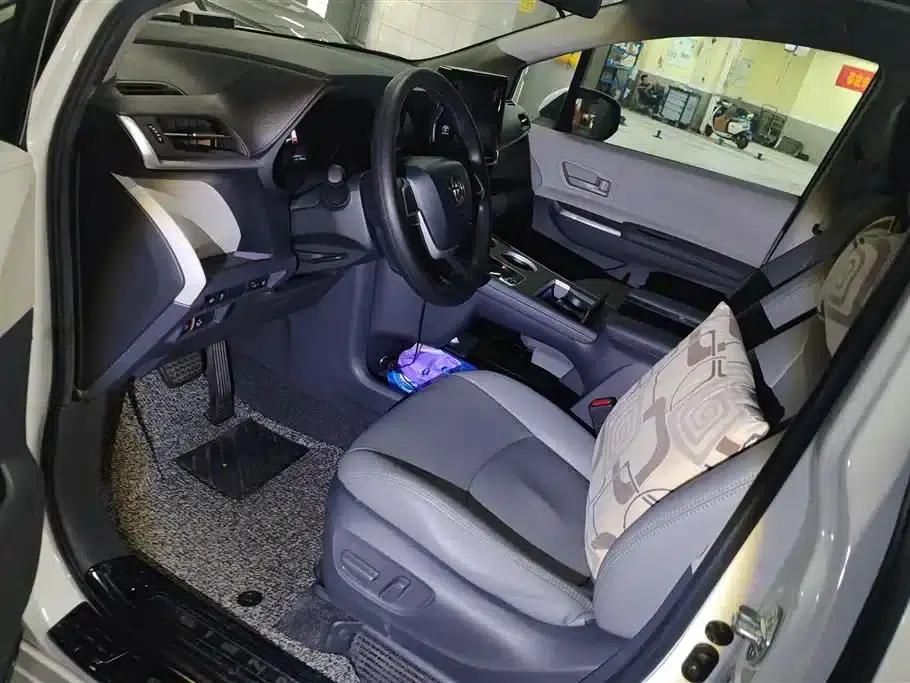 2023 Sienna 2.5L Hybrid Comfort Edition — миниатюра 9