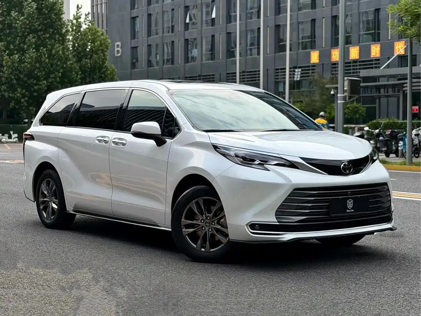 2026 Sienna 2.5L Hybrid AWD Premium Edition — миниатюра 3