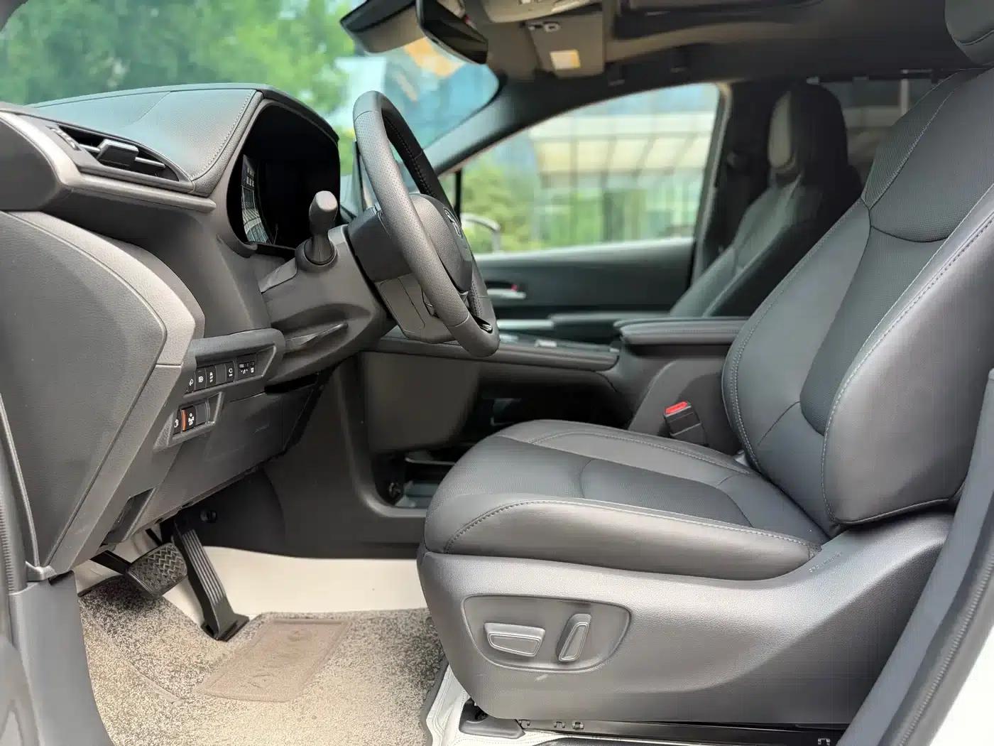 2026 Sienna 2.5L Hybrid AWD Premium Edition — миниатюра 8