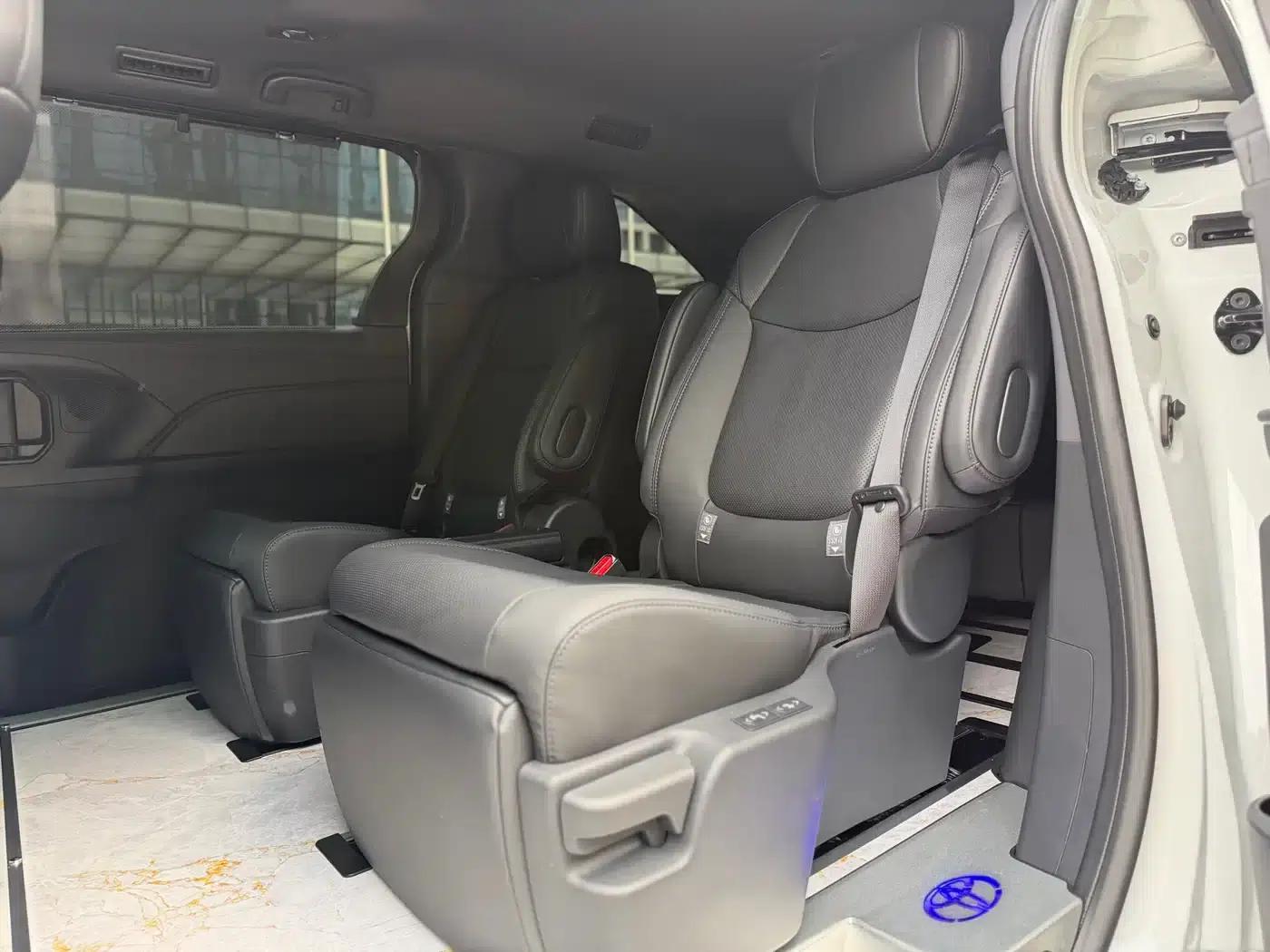 2026 Sienna 2.5L Hybrid AWD Premium Edition — миниатюра 9