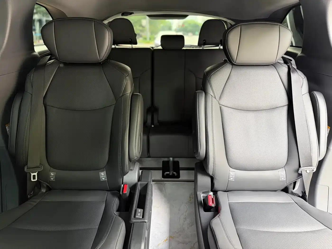 2026 Sienna 2.5L Hybrid AWD Premium Edition — миниатюра 10