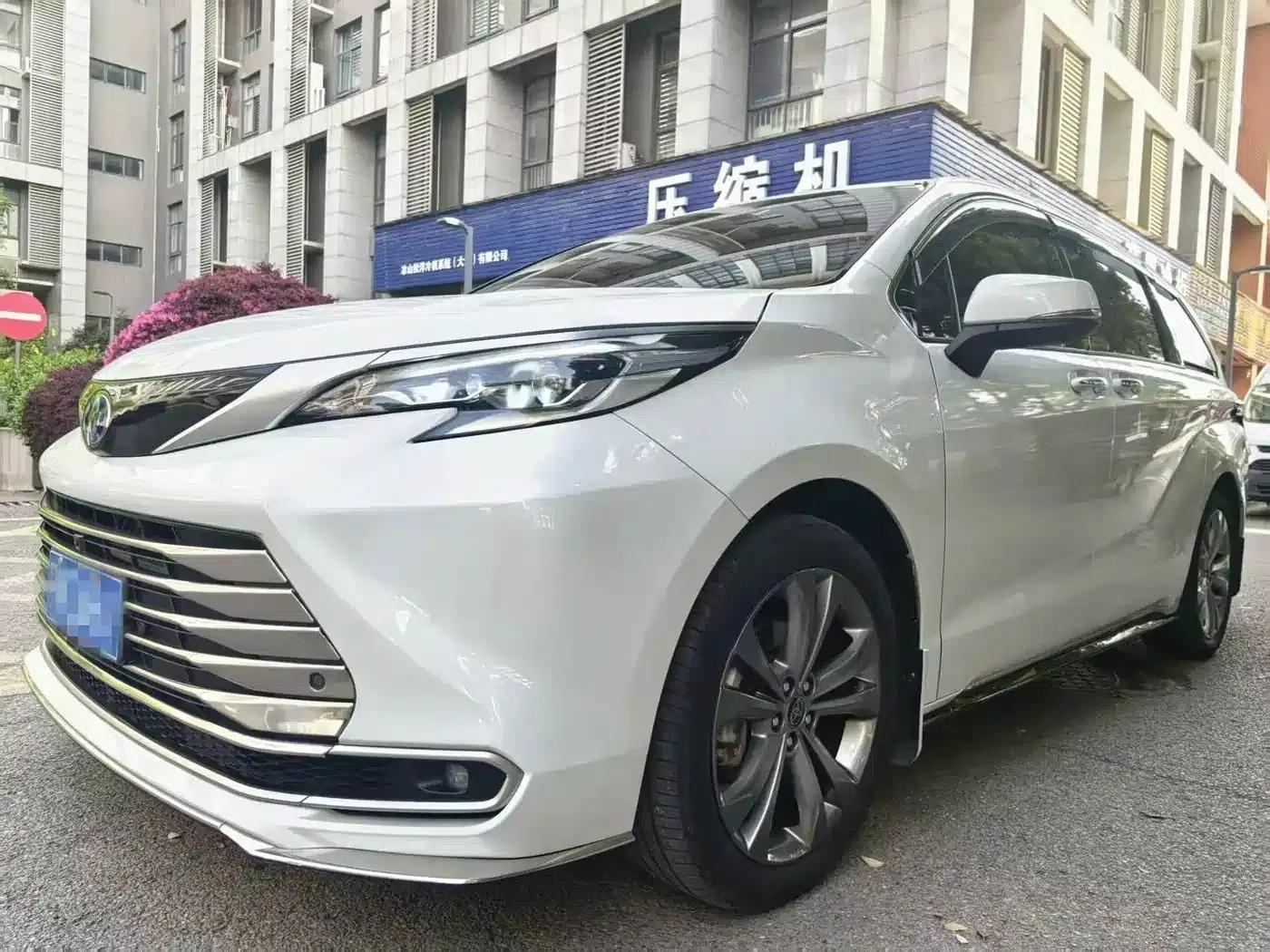 2023 Sienna 2.5L Hybrid Luxury Welfare Edition — миниатюра 1