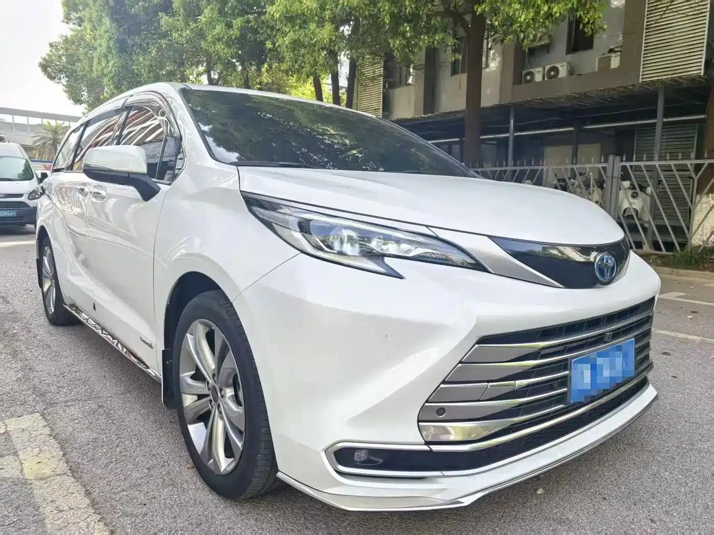 2023 Sienna 2.5L Hybrid Luxury Welfare Edition — миниатюра 3