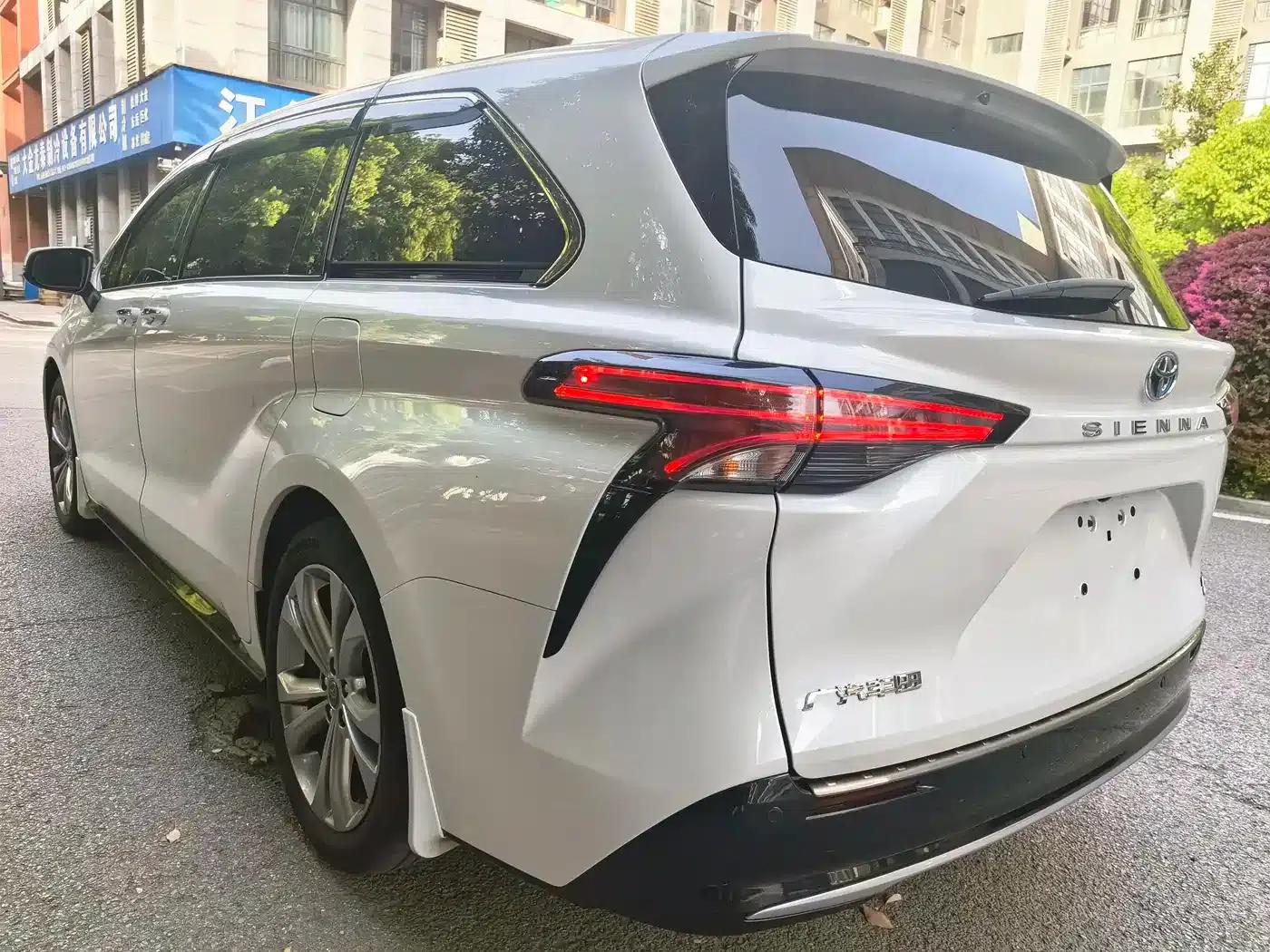 2023 Sienna 2.5L Hybrid Luxury Welfare Edition — миниатюра 32