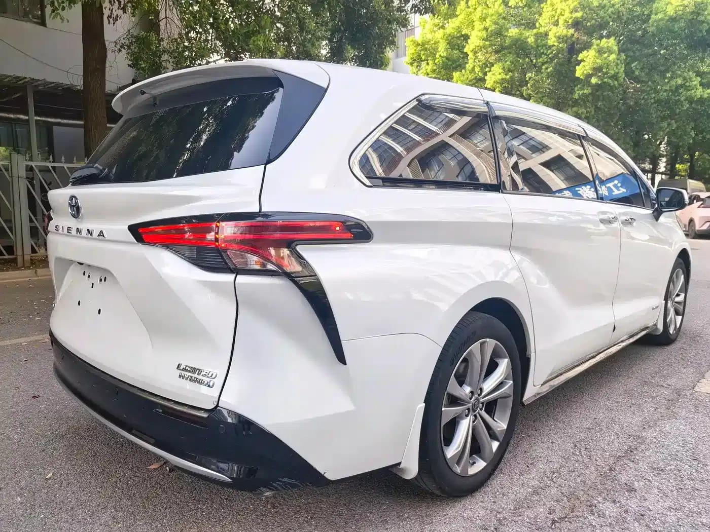 2023 Sienna 2.5L Hybrid Luxury Welfare Edition — миниатюра 33