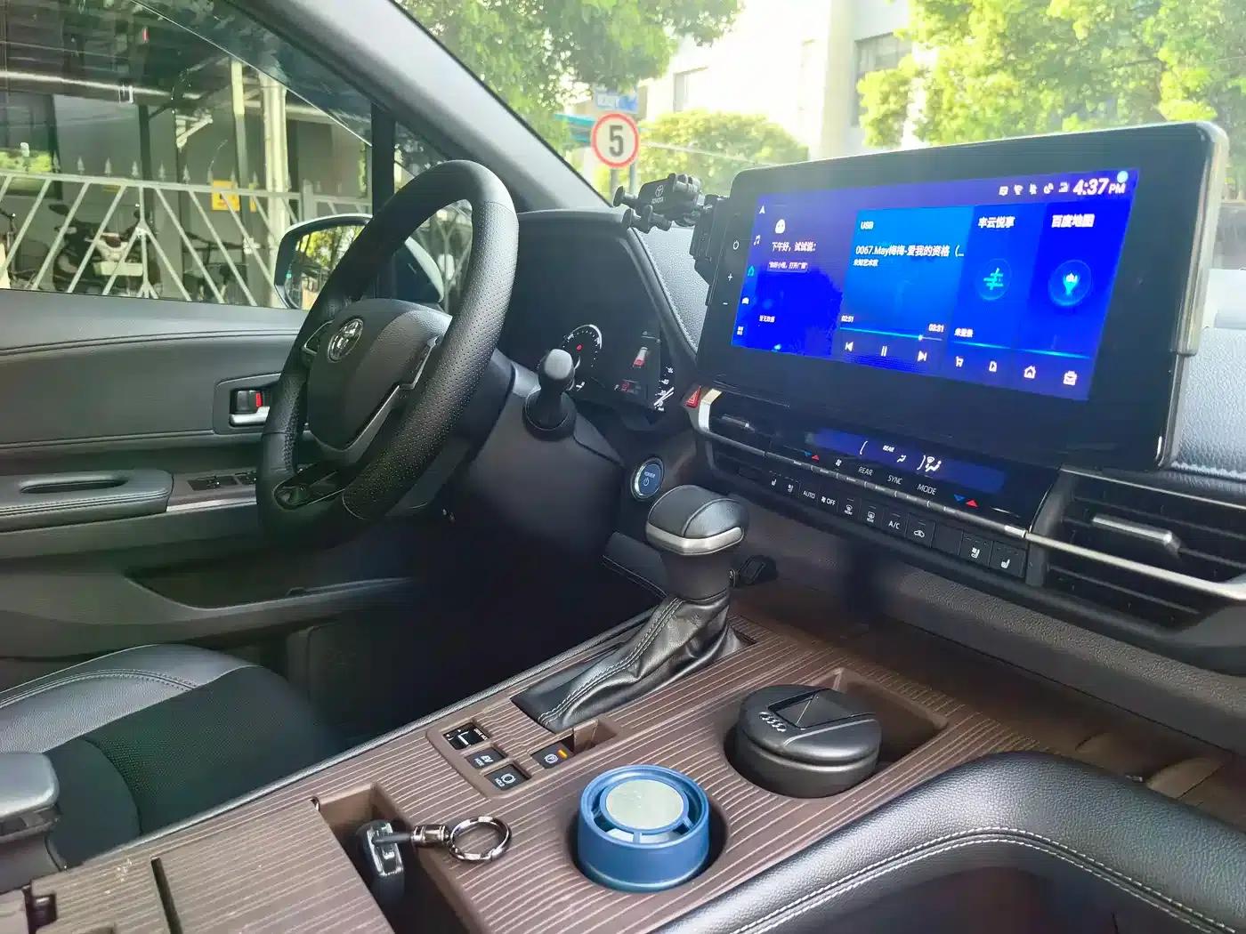 2023 Sienna 2.5L Hybrid Luxury Welfare Edition — миниатюра 10